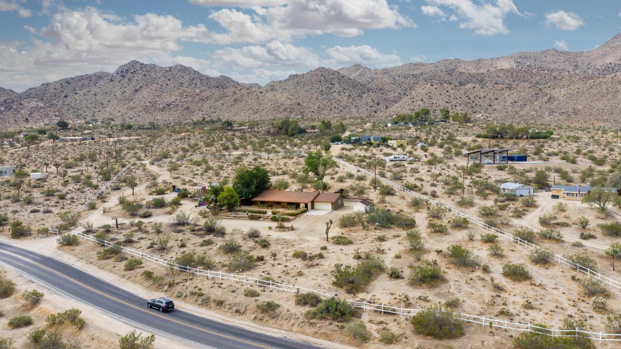 @ Marbella Lane - The Wine Mine Desert Escape Джошуа-Три Экстерьер фото